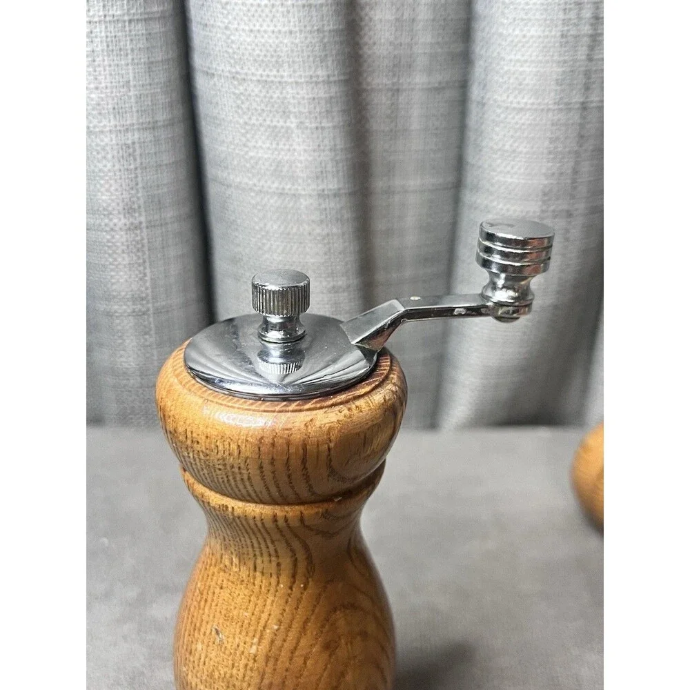 VTG Olde Thompson Wood Grain Salt Pepper Shaker Peppermill Grinder Brown